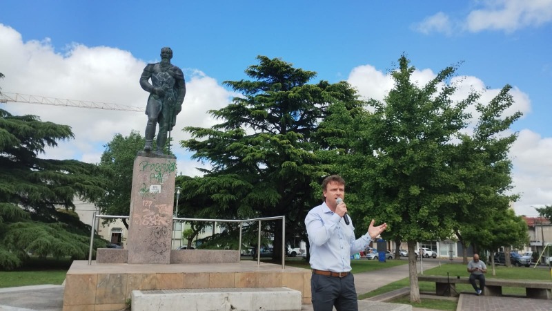 La fiesta comenz en el monumento a Alvaro Barros